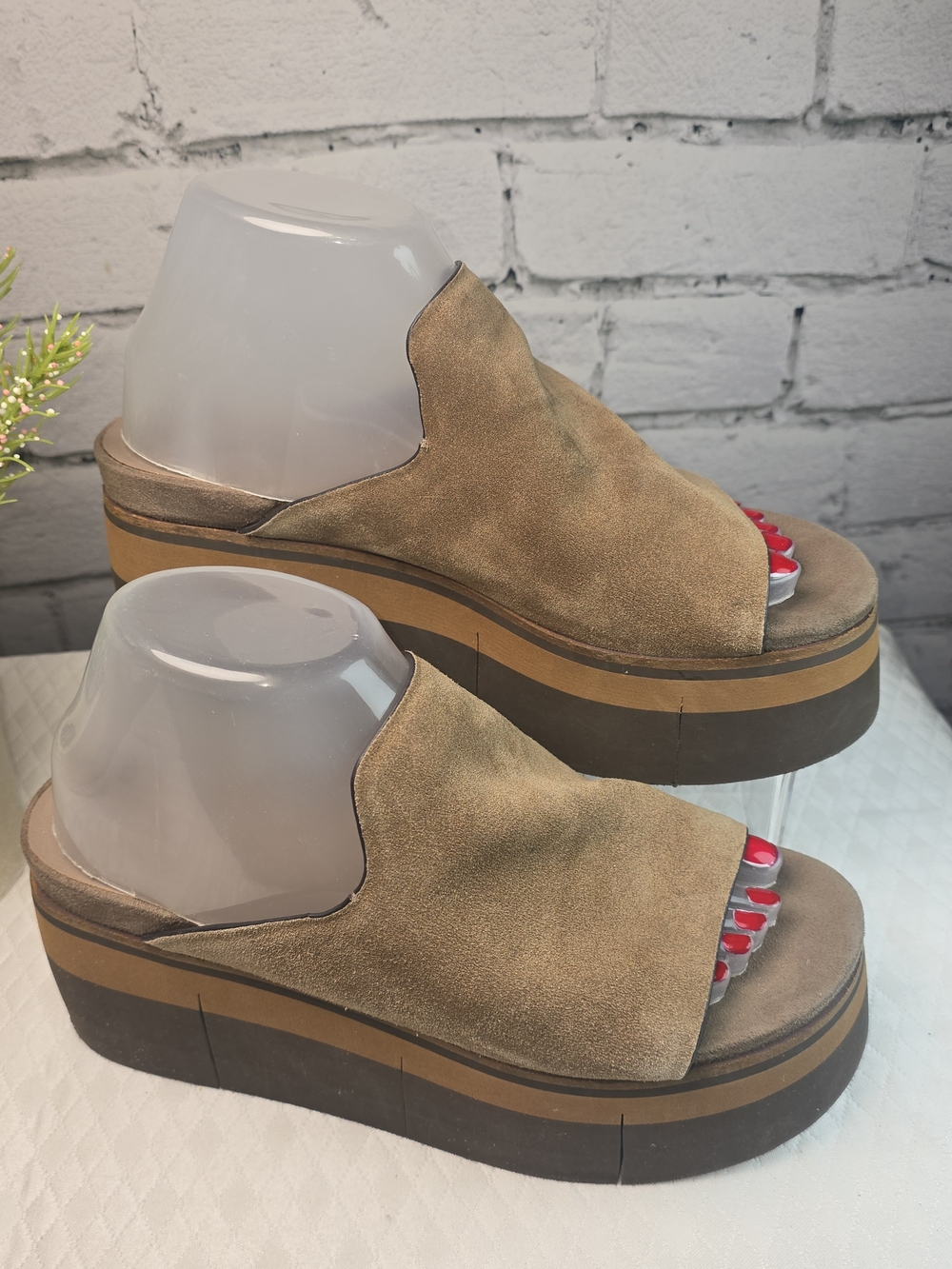 NAKED FEET FLOW OTTER PLATFORM BROWN SUEDE WEDGE SANDAL WOMENS 8.5 EUC